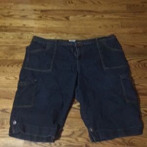 Plus size Bermuda shorts. Size 24
